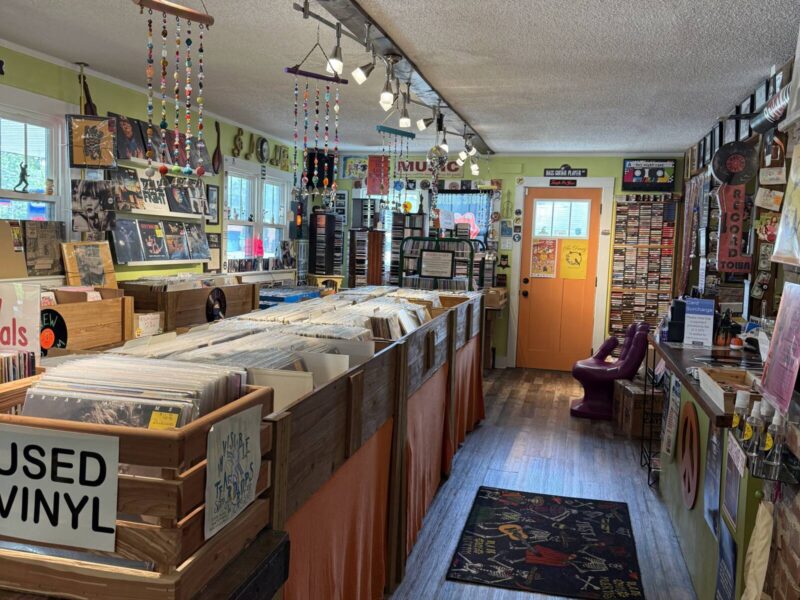 Vinyl Junkie Record Lounge